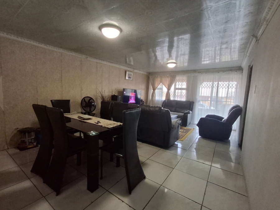 5 Bedroom Property for Sale in Mdantsane Eastern Cape